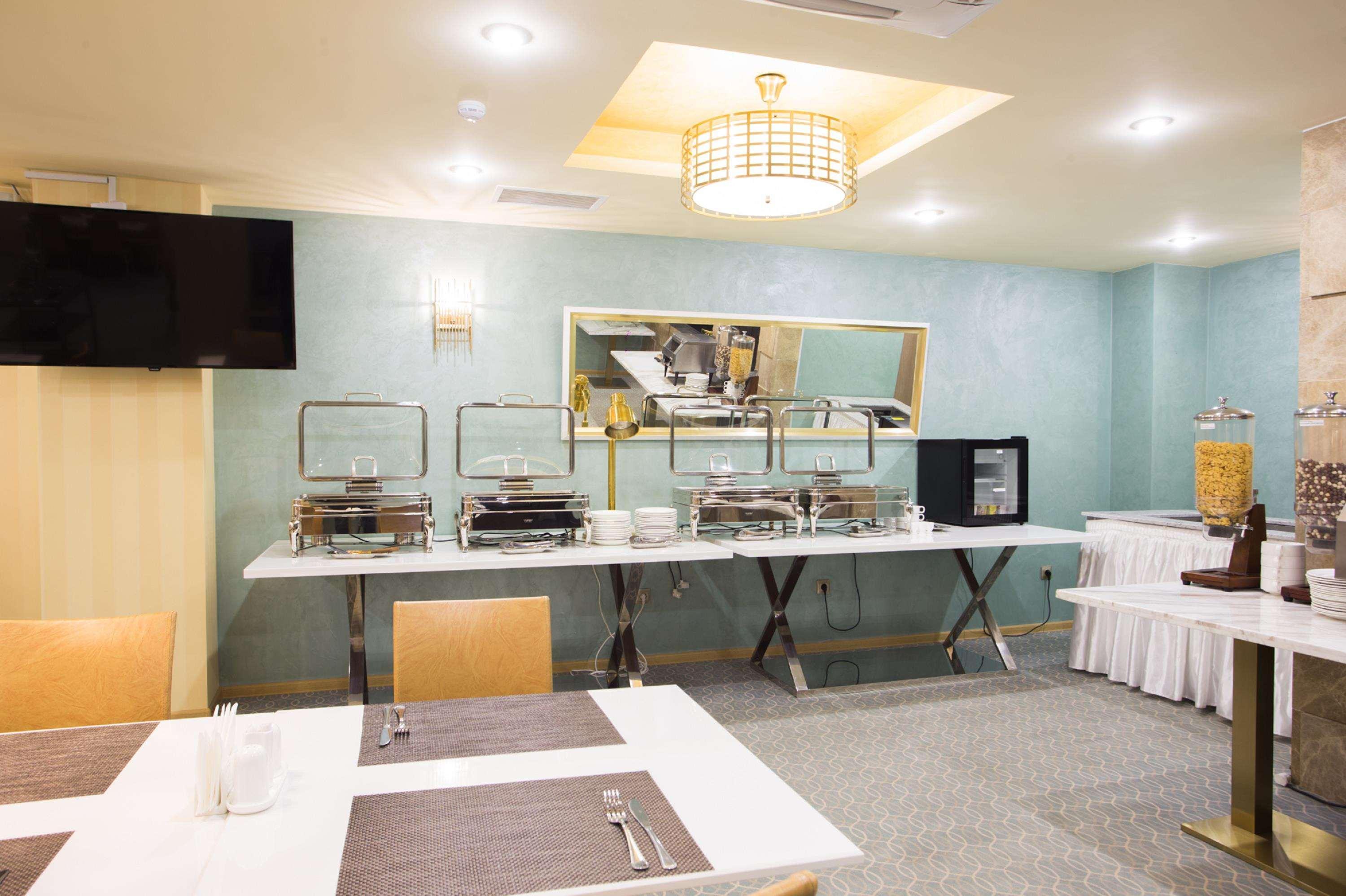 Western & Hotel 3*