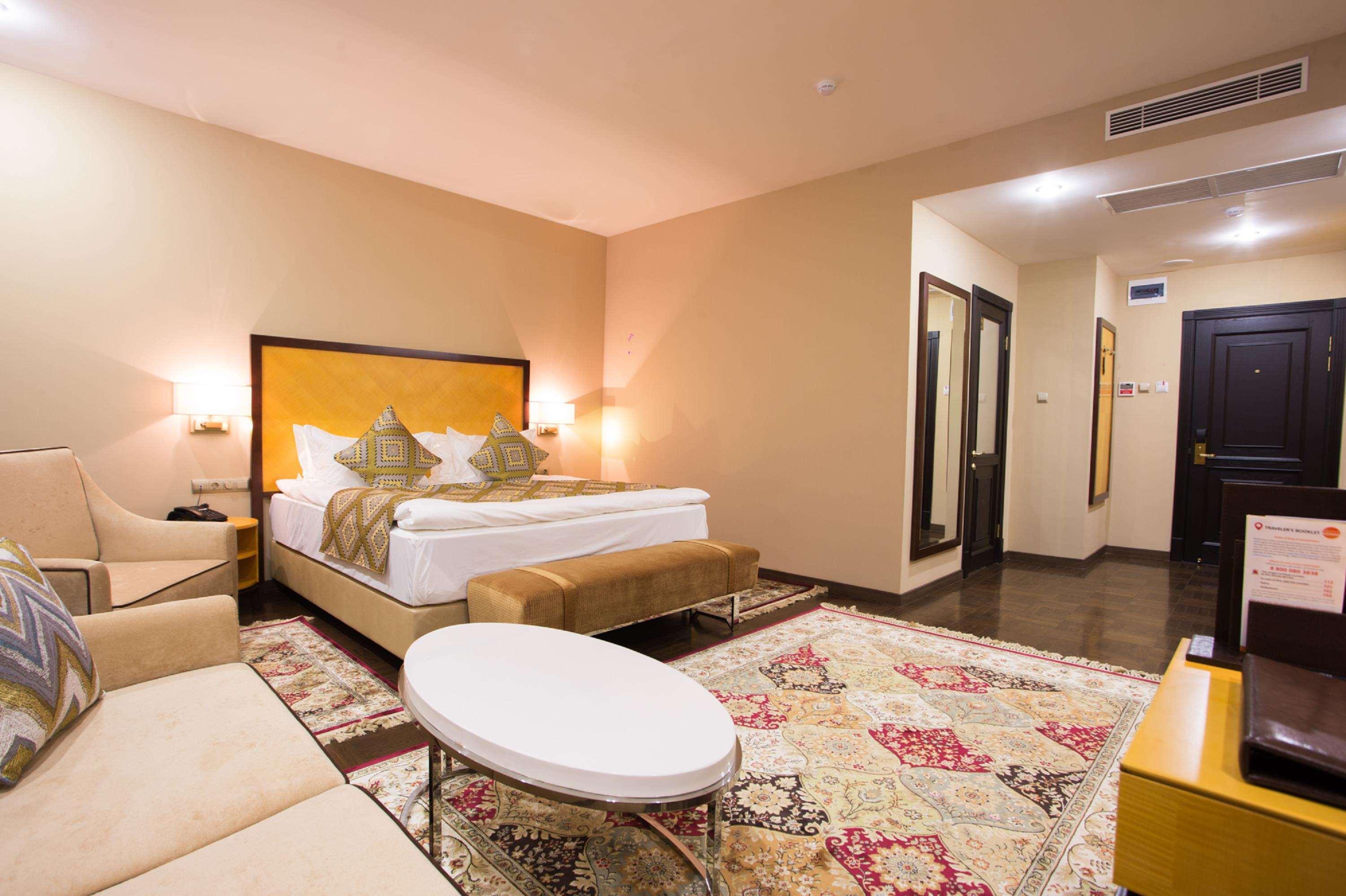 Western & Hotel